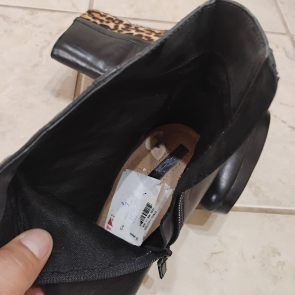 Tahari Serena Black Sleek Leopard Booties Point Toe Zip Up Faux Fur Size 7 - Picture 11 of 15